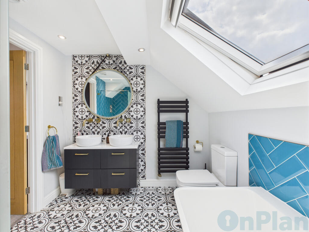 CAM04024G0-PR0029-STILL011