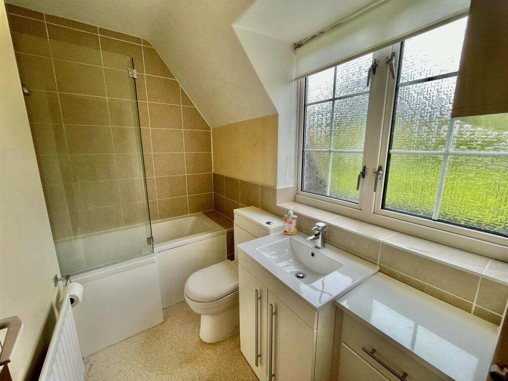 2 Walden Place Bathroom.jpg