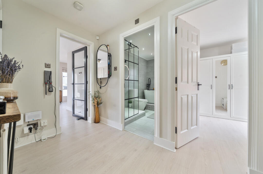 1306364-17-684856...