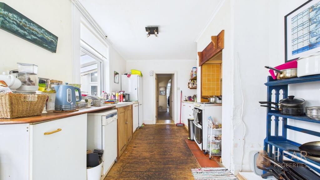 Kitchen / Dining Area