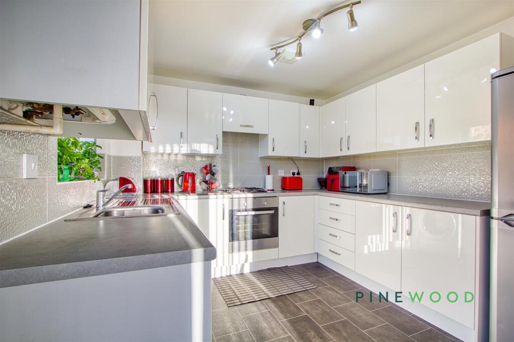 KITCHEN / DINER
