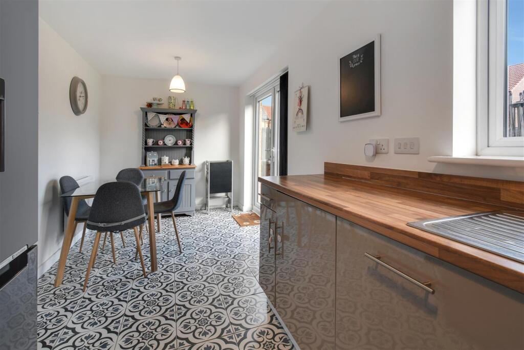 KITCHEN DINING