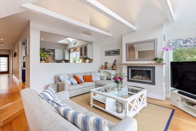 Living area - 3