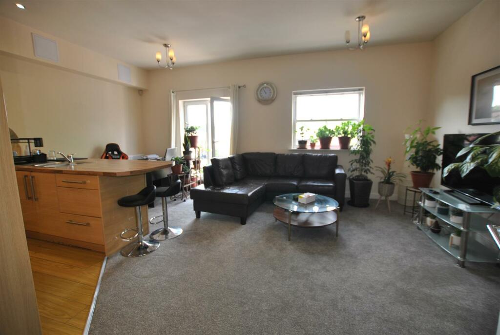 OPEN PLAN LIVING SPACE