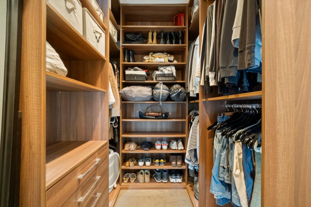 Walk-In Wardrobe