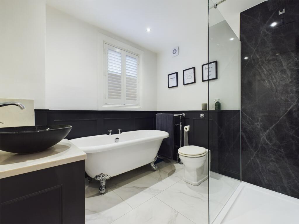 CAM02195G0-PR0064-STILL021