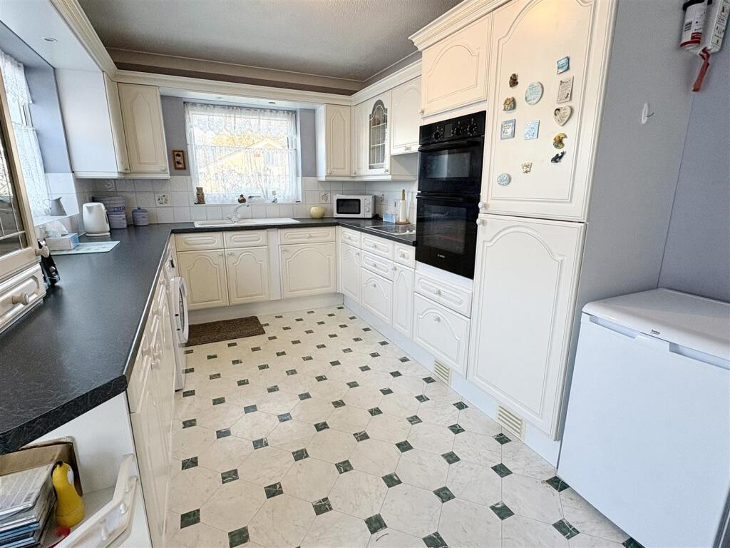 kitchen2.jpg