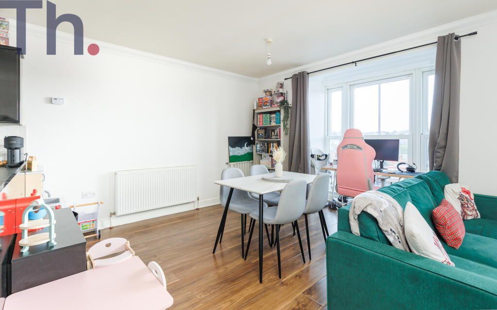 Lounge &amp; Dining Area