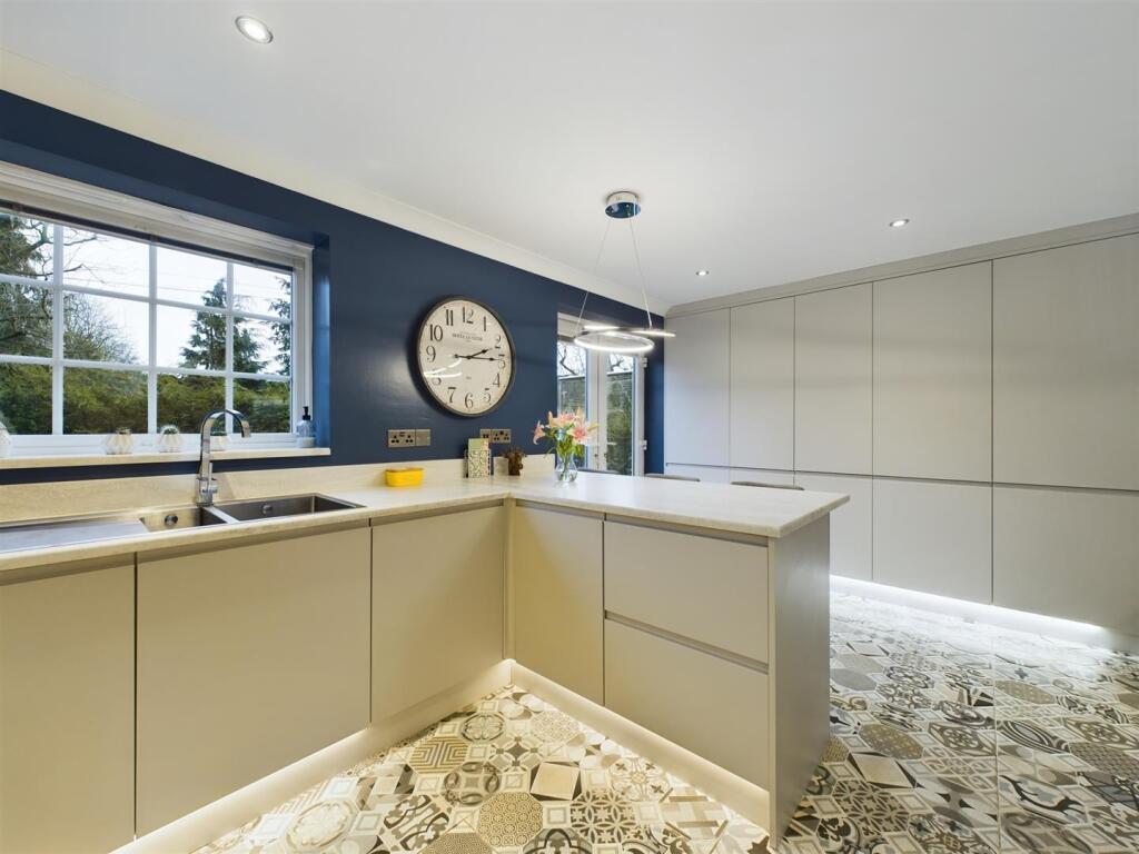 Stylish Refitted Kitchen