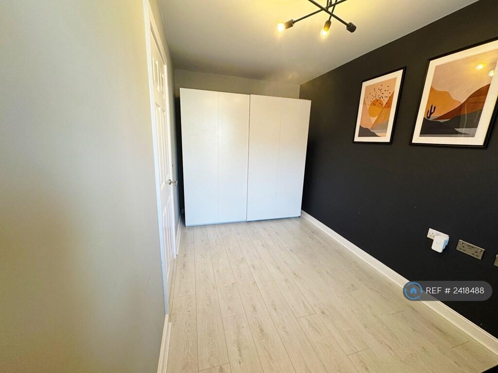 Bedroom 2/Office