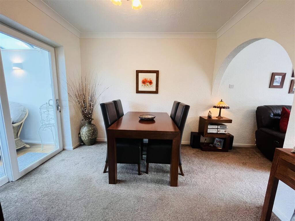 Dining Area.jpg