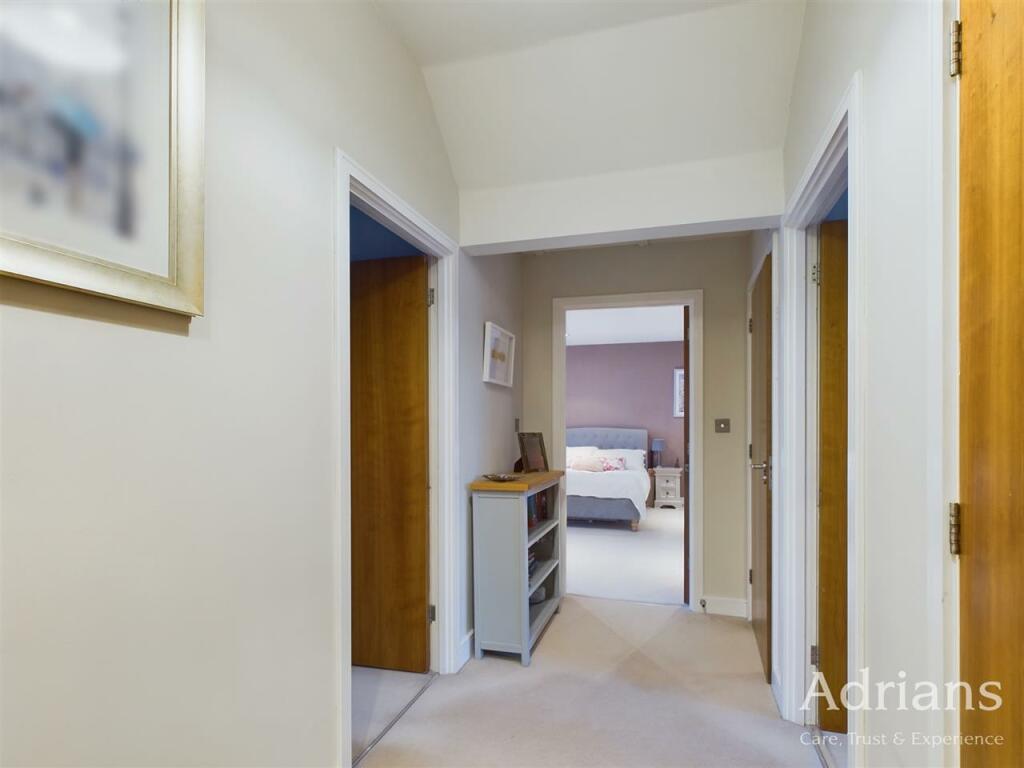 SPACIOUS HALLWAY