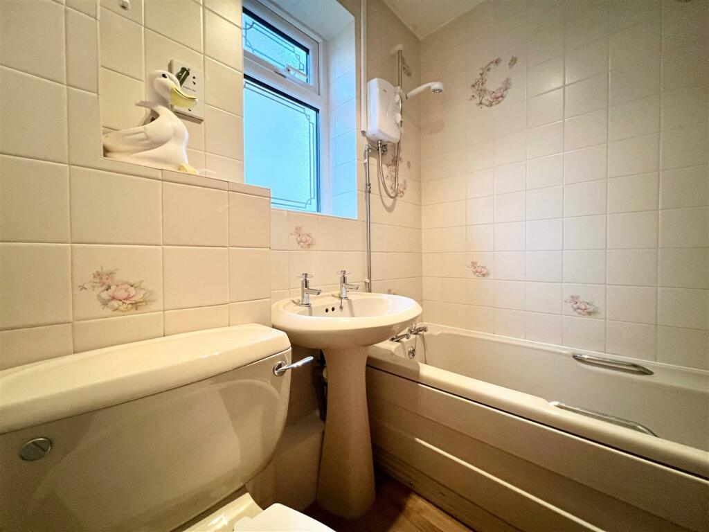 USE bathroom.jpg
