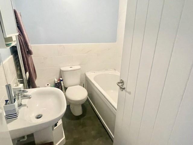 Clays Bathroom.jpg