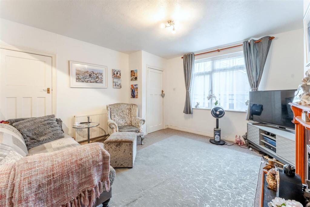 15 - lounge.jpg