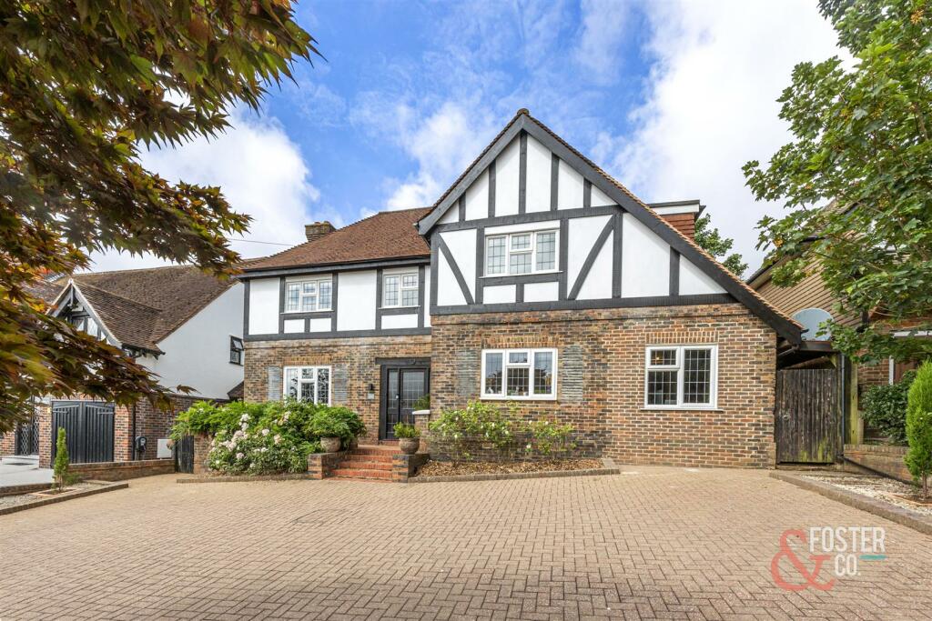 Woodland Drive, 148-002.jpg