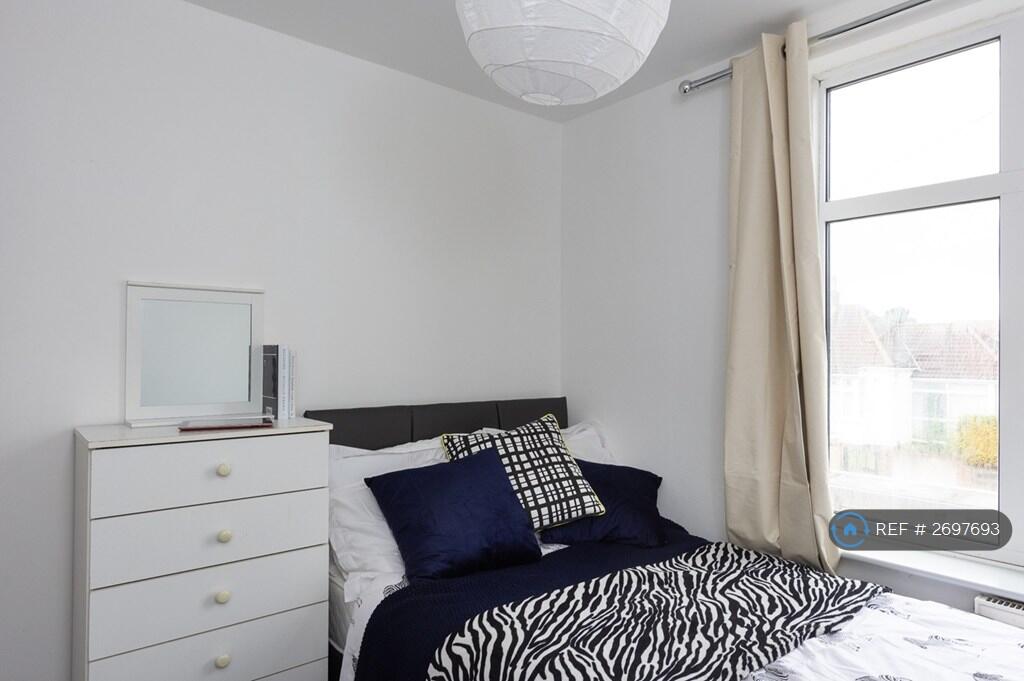 Room 4 Small Double 