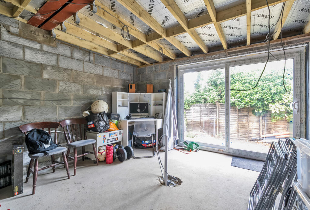 1301763-16-684875...