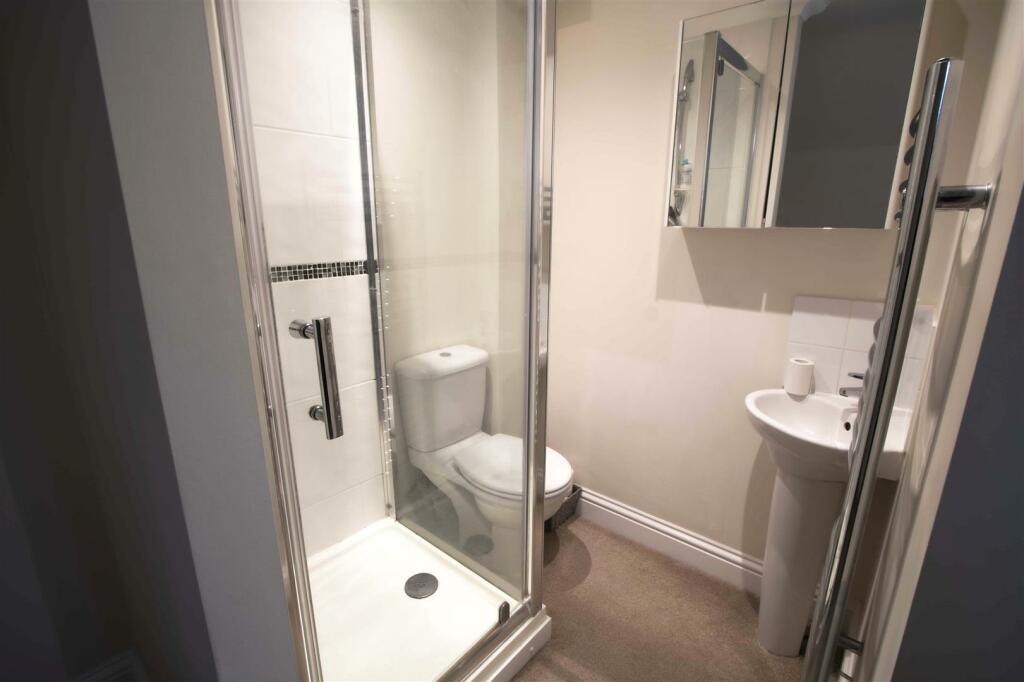 ensuite.jpg
