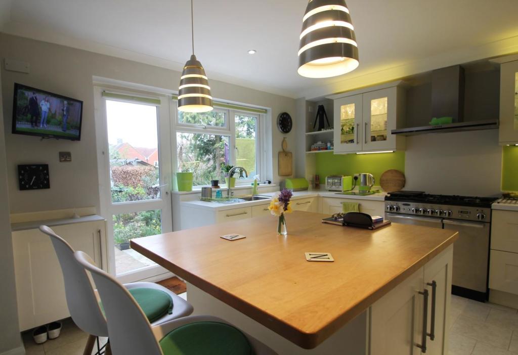 10 The Close kitchen 1.jpg