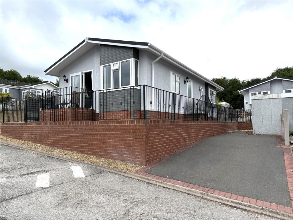 Lower Lodge Park, Rugeley Road, Armitage