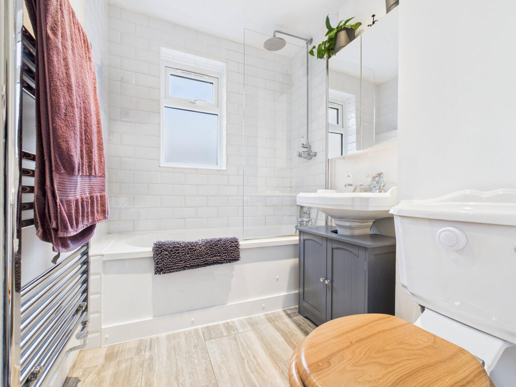 CAM01984G0-PR0527-STILL019