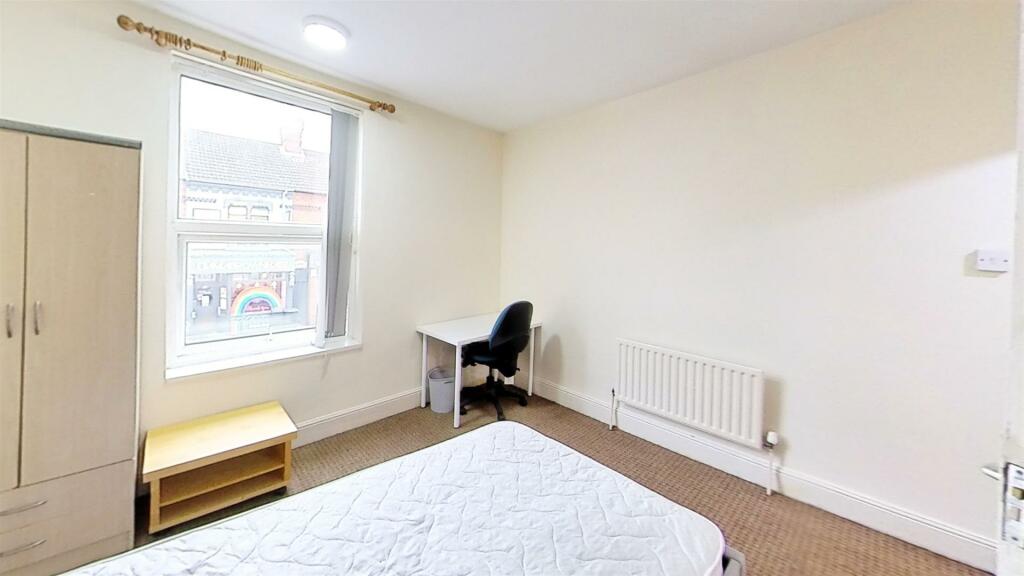 NuLQnFbo27C-Bedroom.jpg