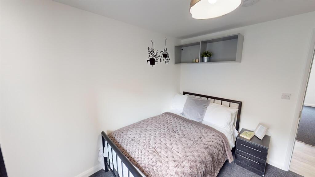 Flat-3-8-Piccadilly-Place-Bedroom-3.jpg
