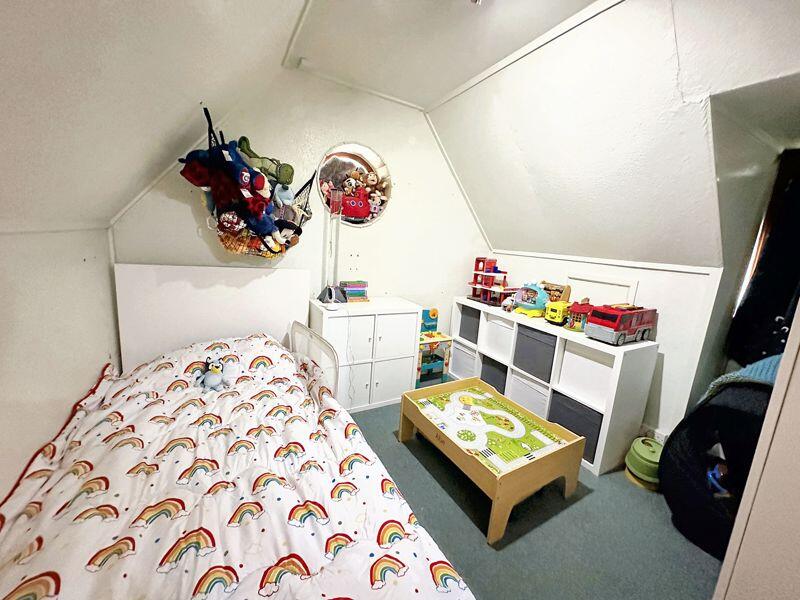 Upstairs Study / Bed 4