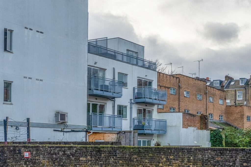 14   To Let 2 Bedroom Flat Liverpool road N1 www.i