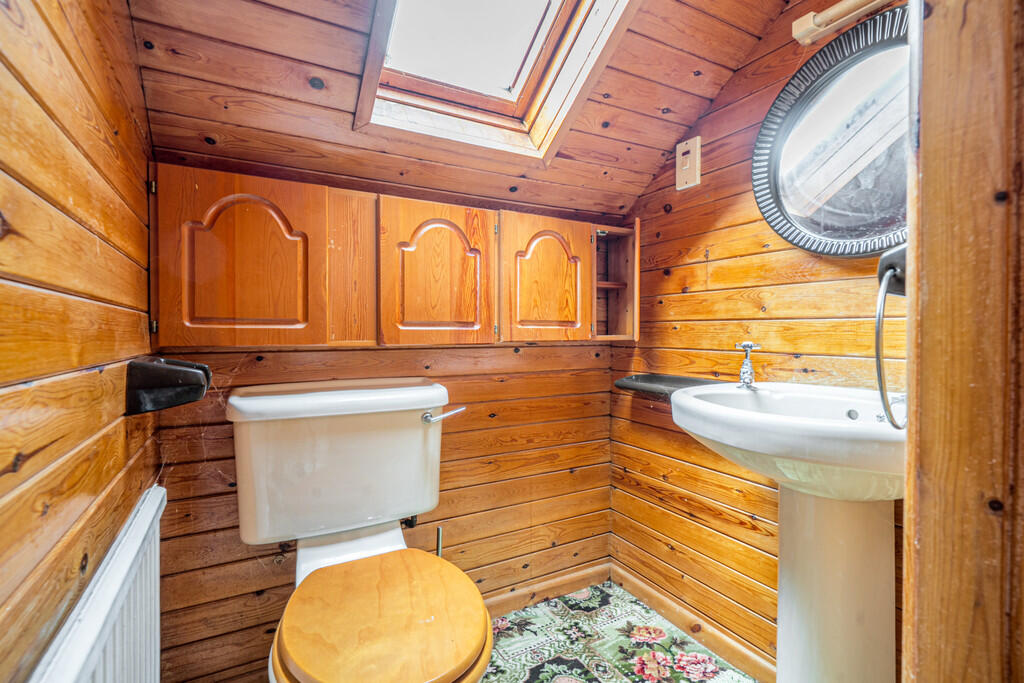 Bedroom One Ensui...