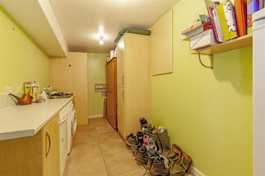 Utility Room-1.jpg