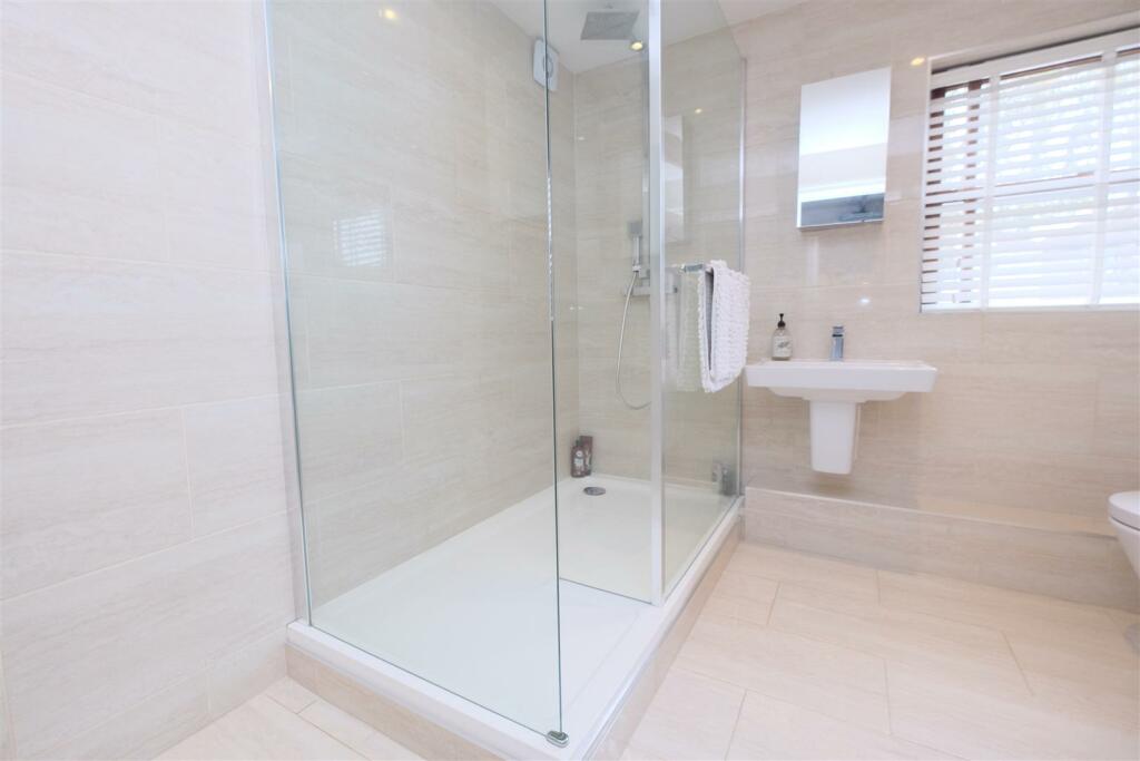 38 Middle Road, Kingswood, Bristol BS15 4XH House 