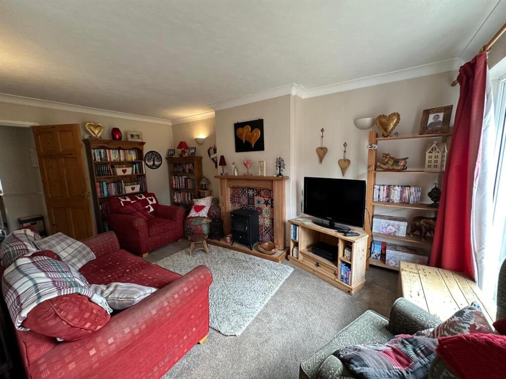 Sitting Room/Dining Room