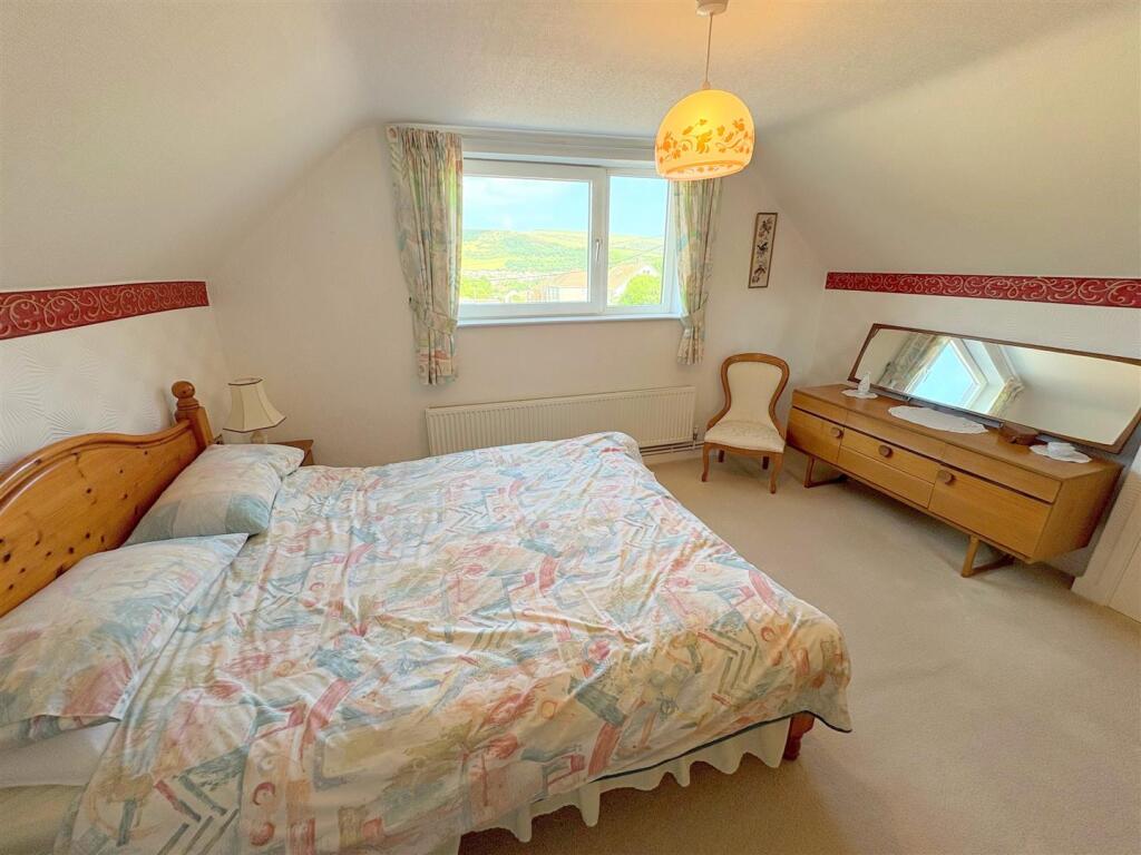 Bedroom 1a.jpg