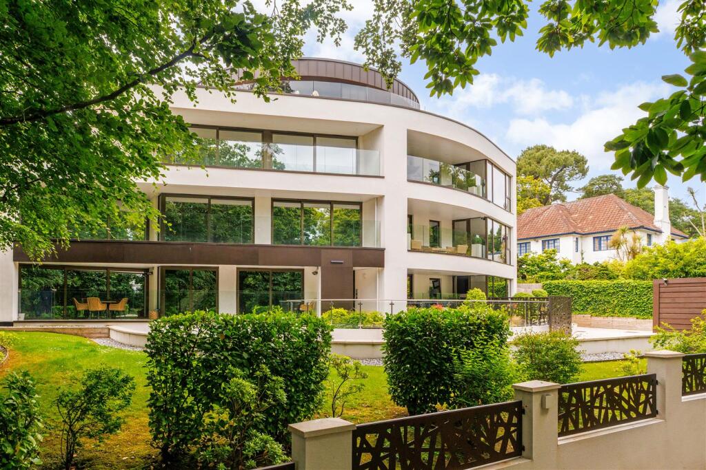 93916_Flat 10 56 The Avenue  (10).jpg