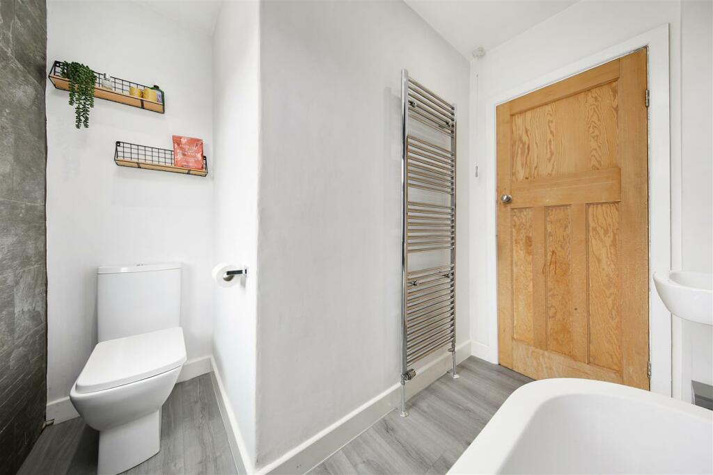Bathroom3.jpg