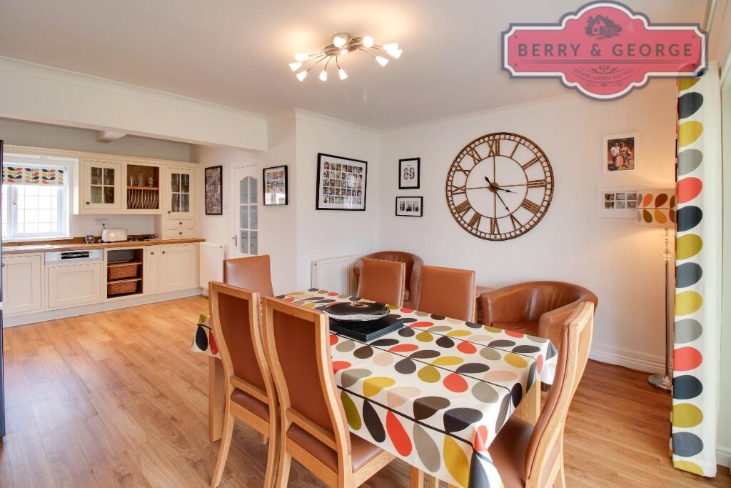 KITCHEN / DINER