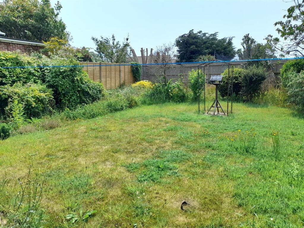 Rear garden 1.jpg