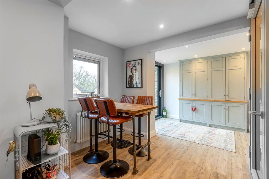 Dining Area.jpg