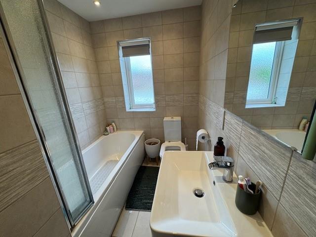 bathroom 2.jpg