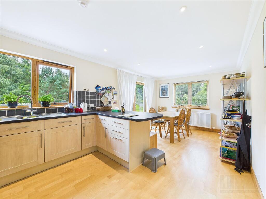 Kitchen &amp; Dining Area