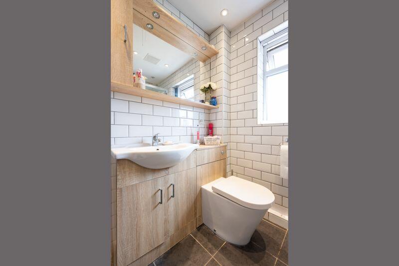 SHOWER ROOM (2)