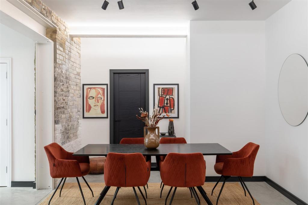 Flat 2 - 24.jpg
