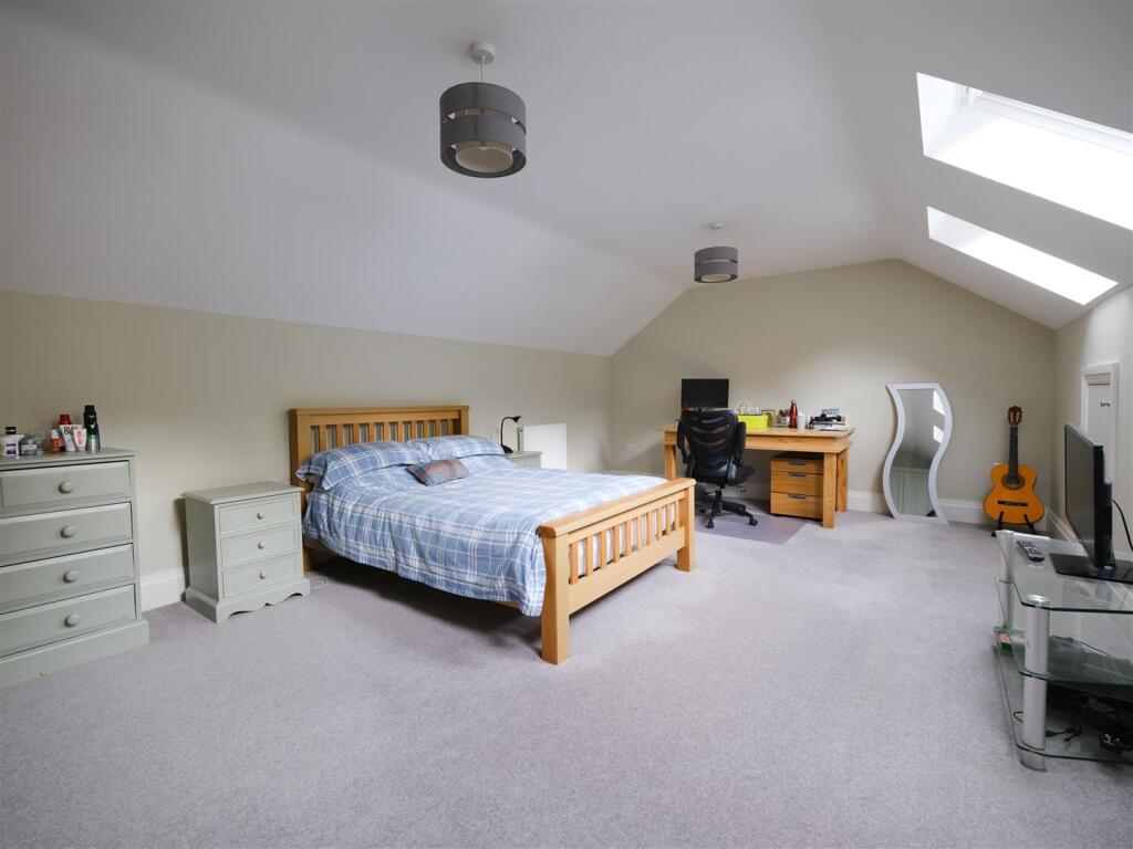 BEDROOM 6