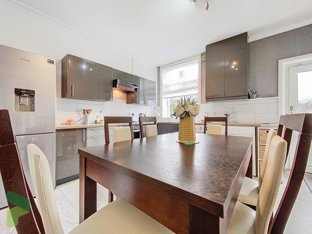 Fitted Dining Kit...