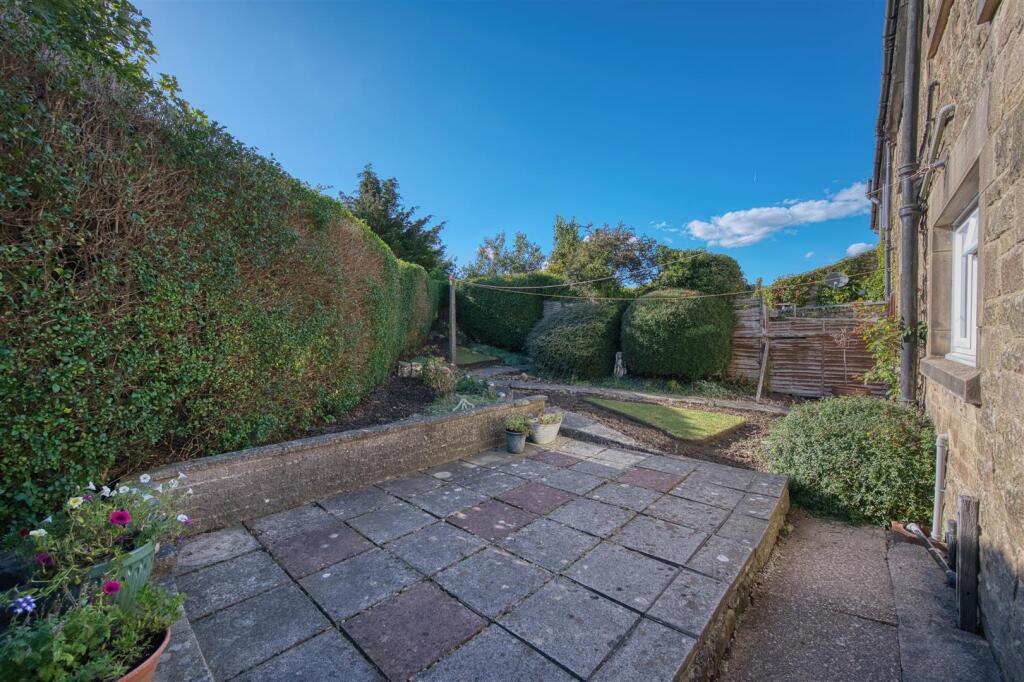 Saxton Mee 112 Moorhall 024.jpg