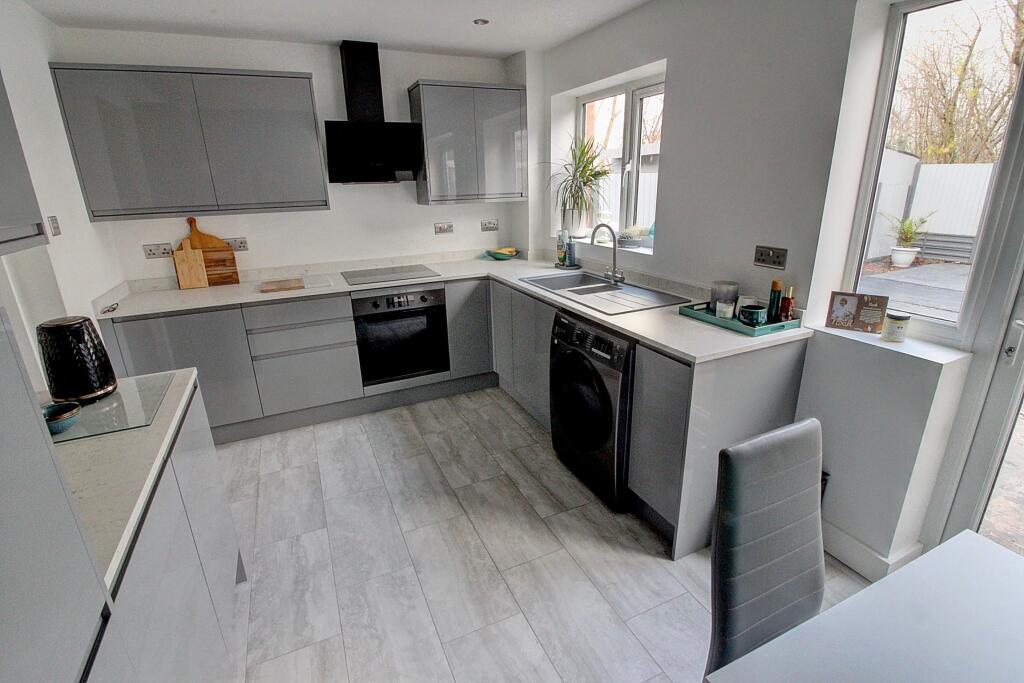 Cambridge Drive, Nuneaton, CV10