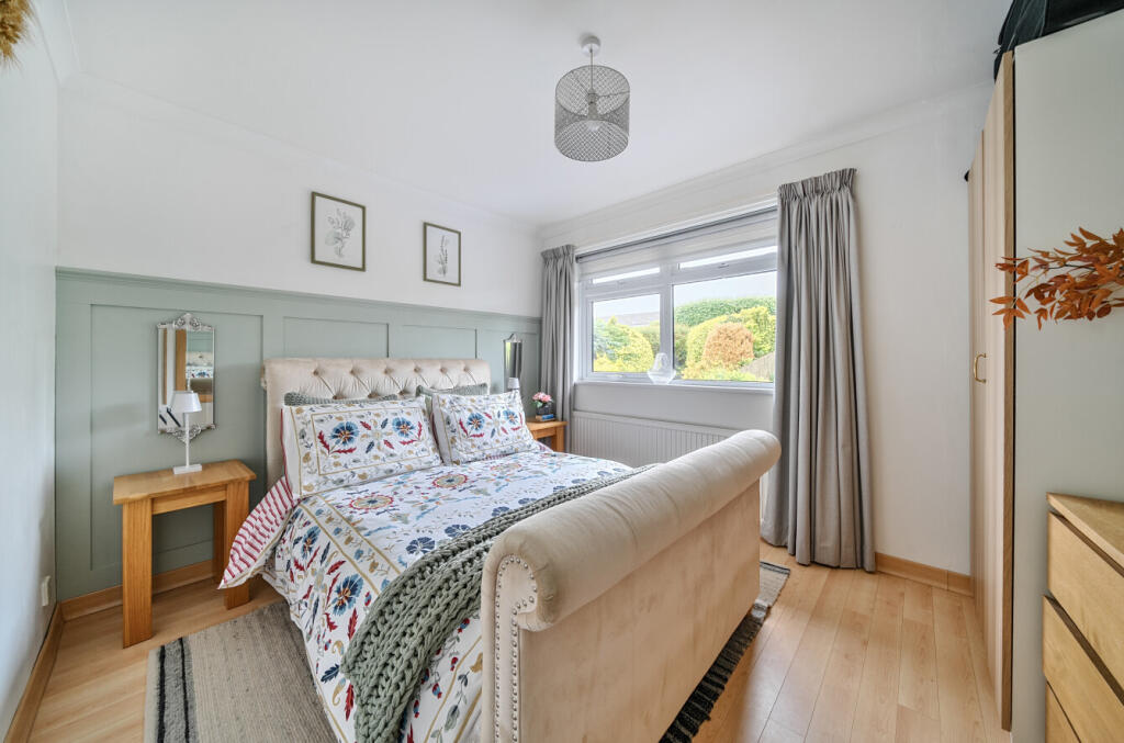 1305639-3-684ac40...