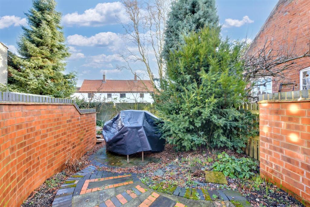 Side Garden.jpeg
